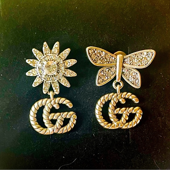 COPY - authentic Gucci Butterfly flower GG light gold mismatched dangle Earr… - Picture 1 of 4